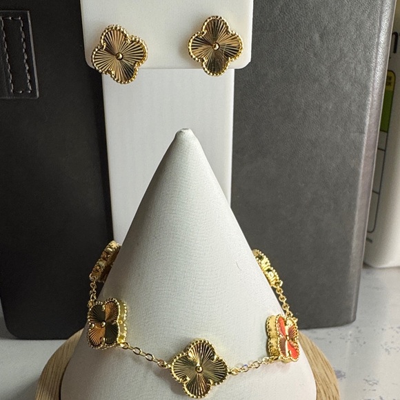 Jewelry - Gold and Black Floral Jewelry Set